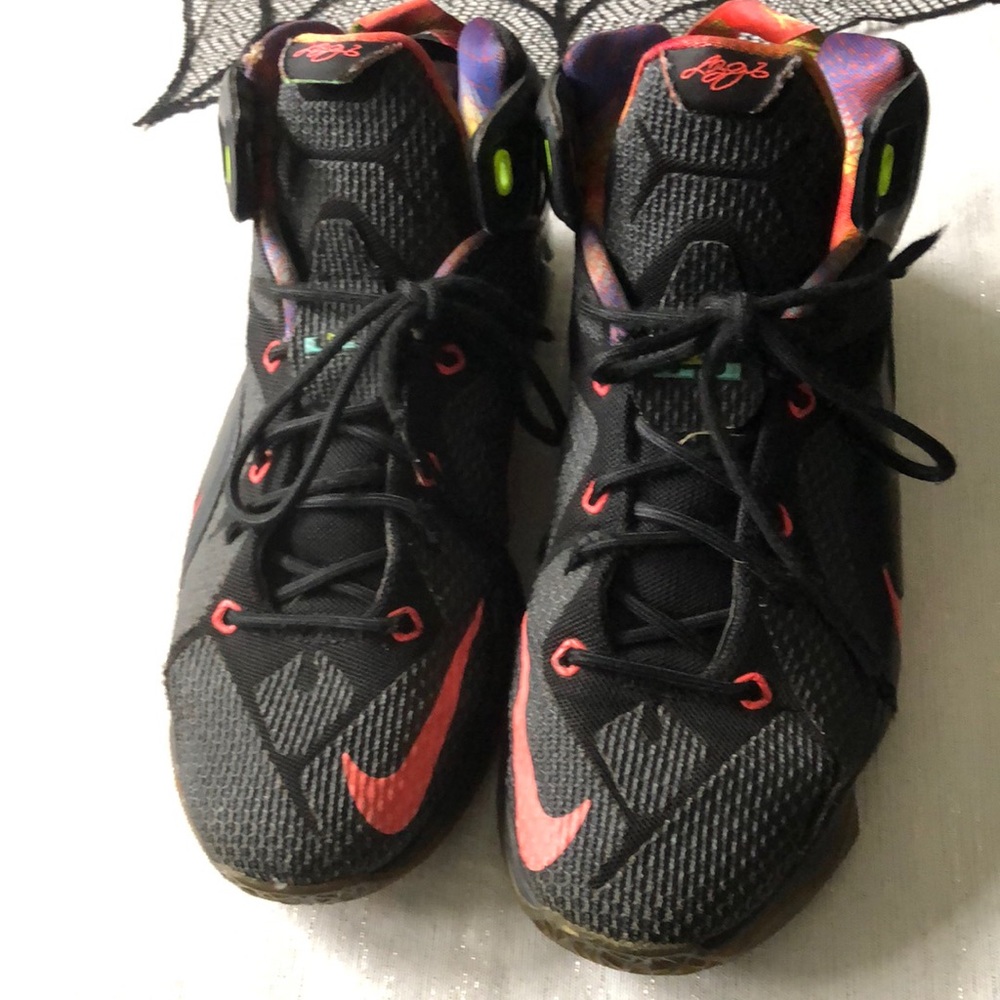 Nike Boys LeBron James sneakers used